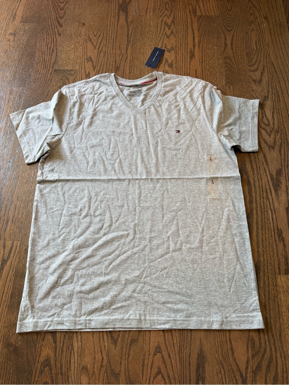 NWT Tommy Hilfiger Light Gray heather V-Neck Short Sleeve Tee size Latge